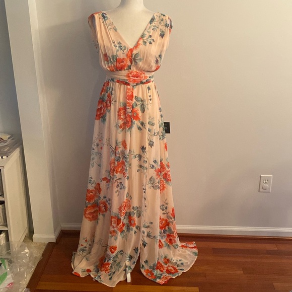 Lulus Dresses & Skirts - NWT Lulus romantic maxi dress